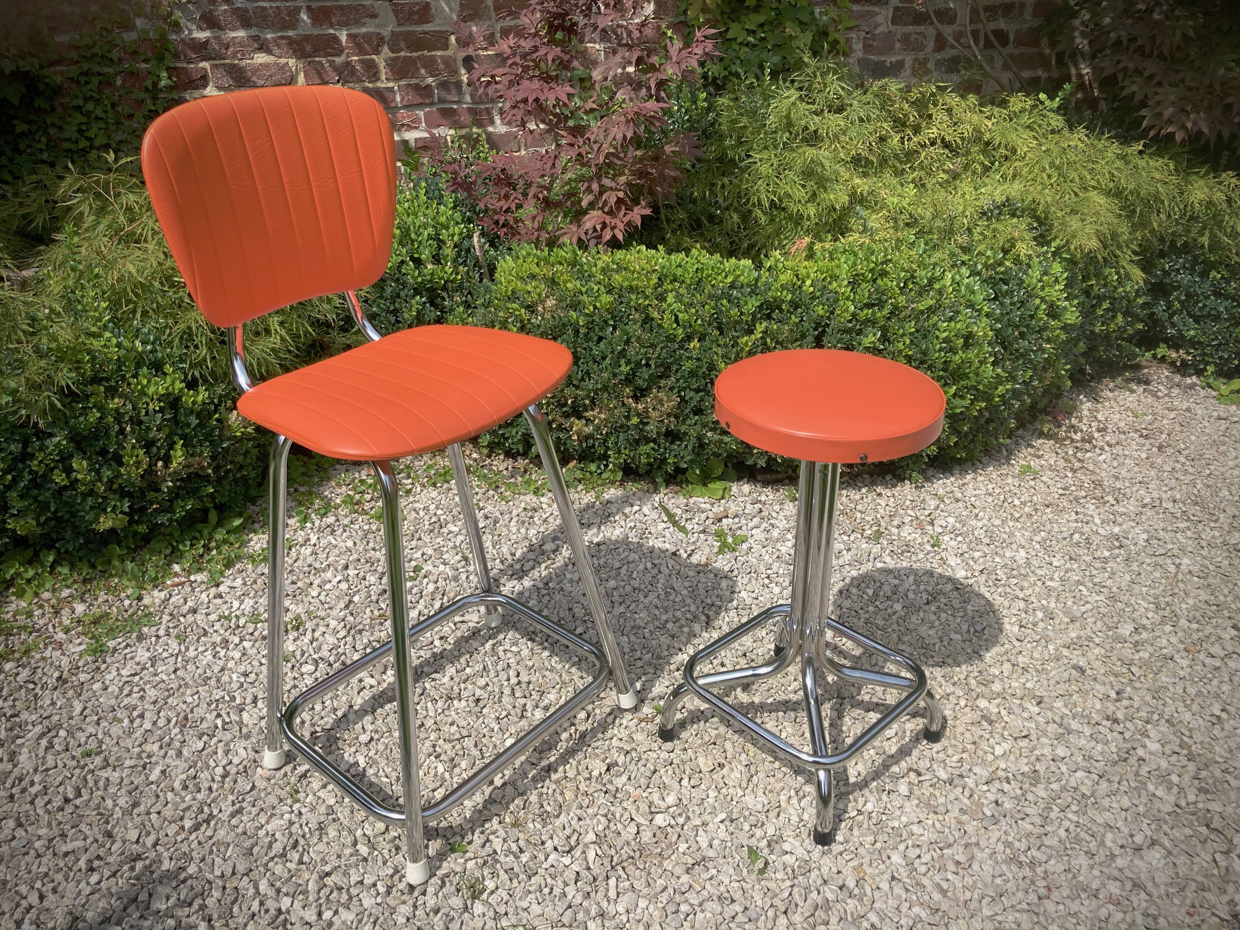 Duo of chair and stool 1970 orange and chromes
