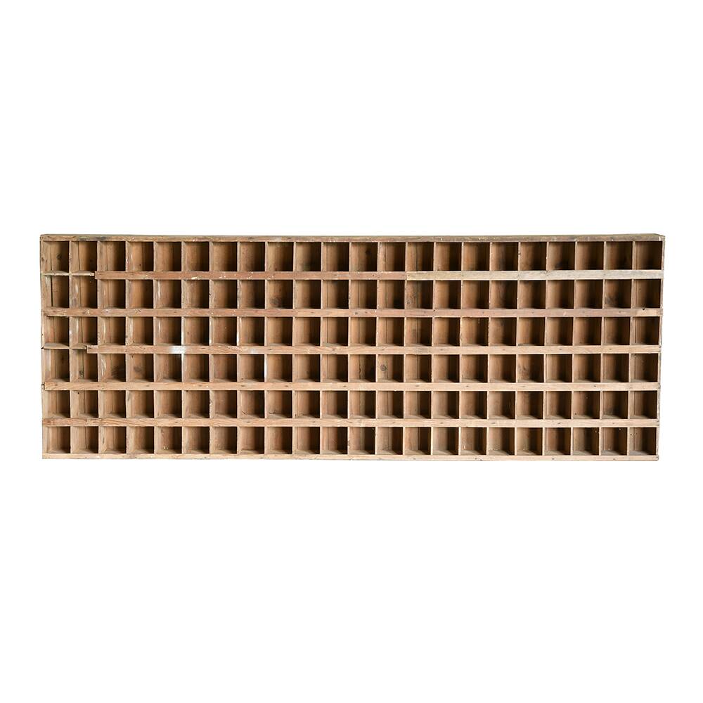 Workshop furniture with 132 wooden lockers