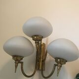 Applique en laiton, globe en opaline