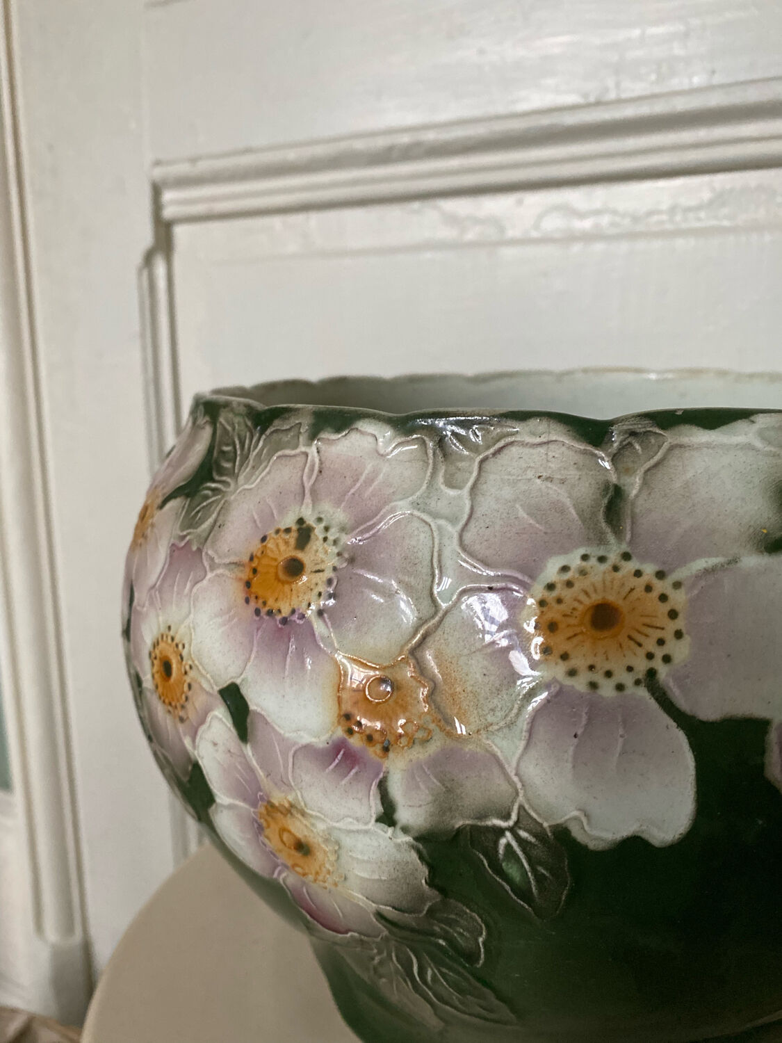 Cache pot en barbotine fleurie