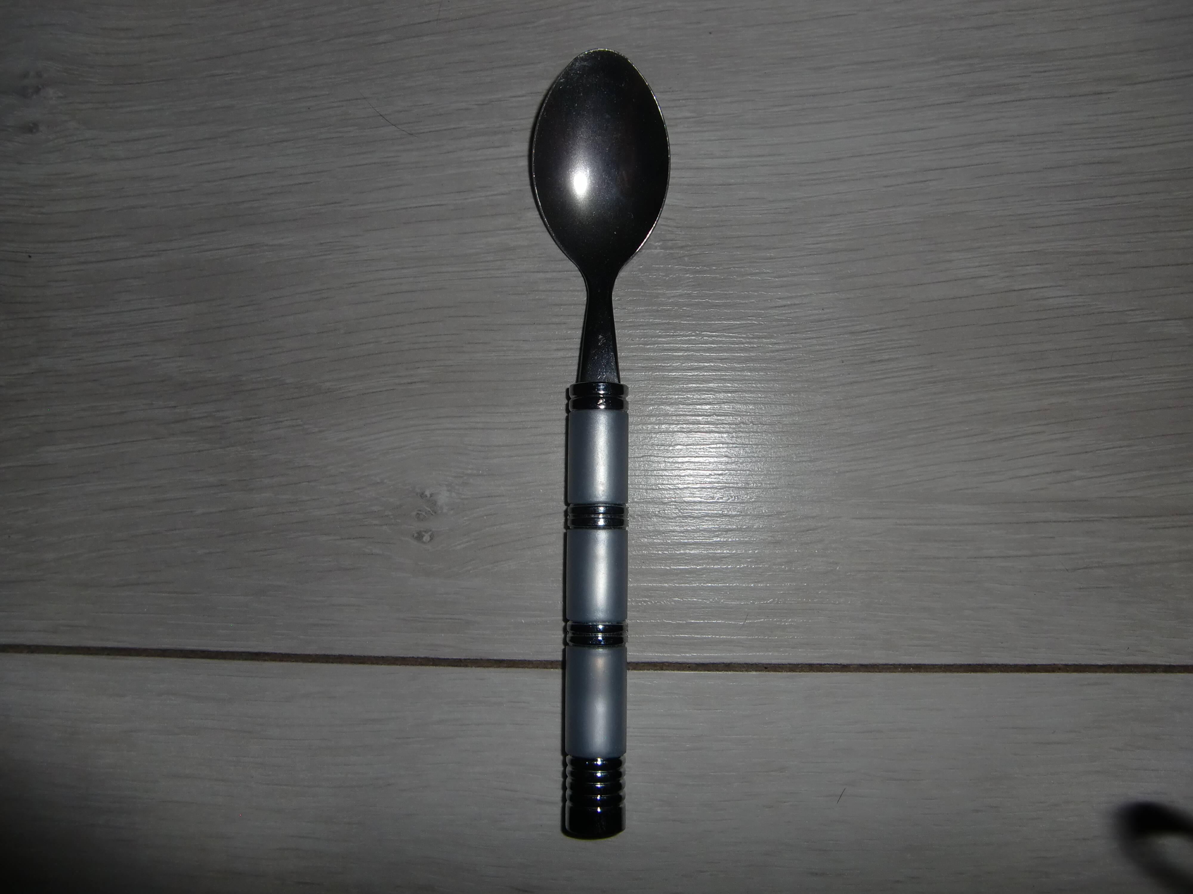 24-piece stainless steel cutlery set with pearly handles