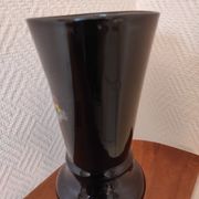 Vase en opaline noire