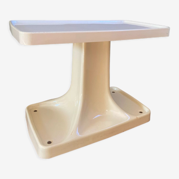 Thermoformed plastic table