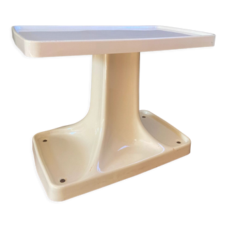 Thermoformed plastic table