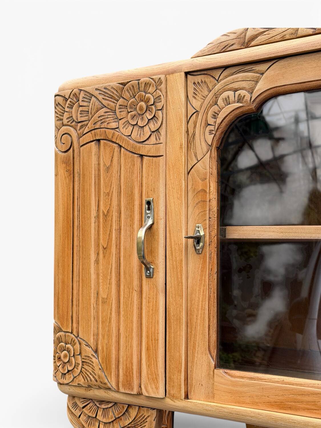 Art Deco Parisian buffet in solid raw oak from the 1930s.