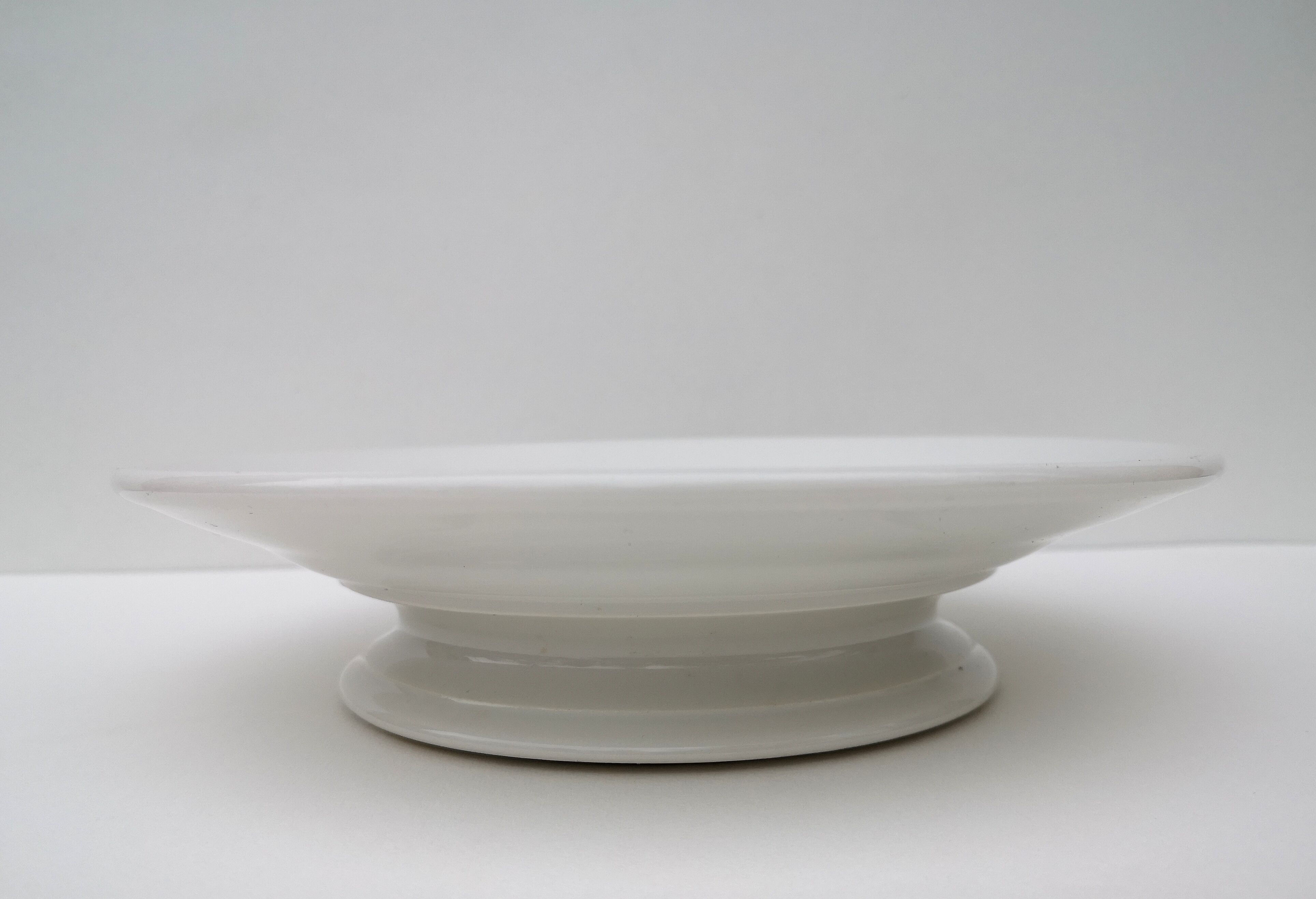 Presentation plate, pedestal