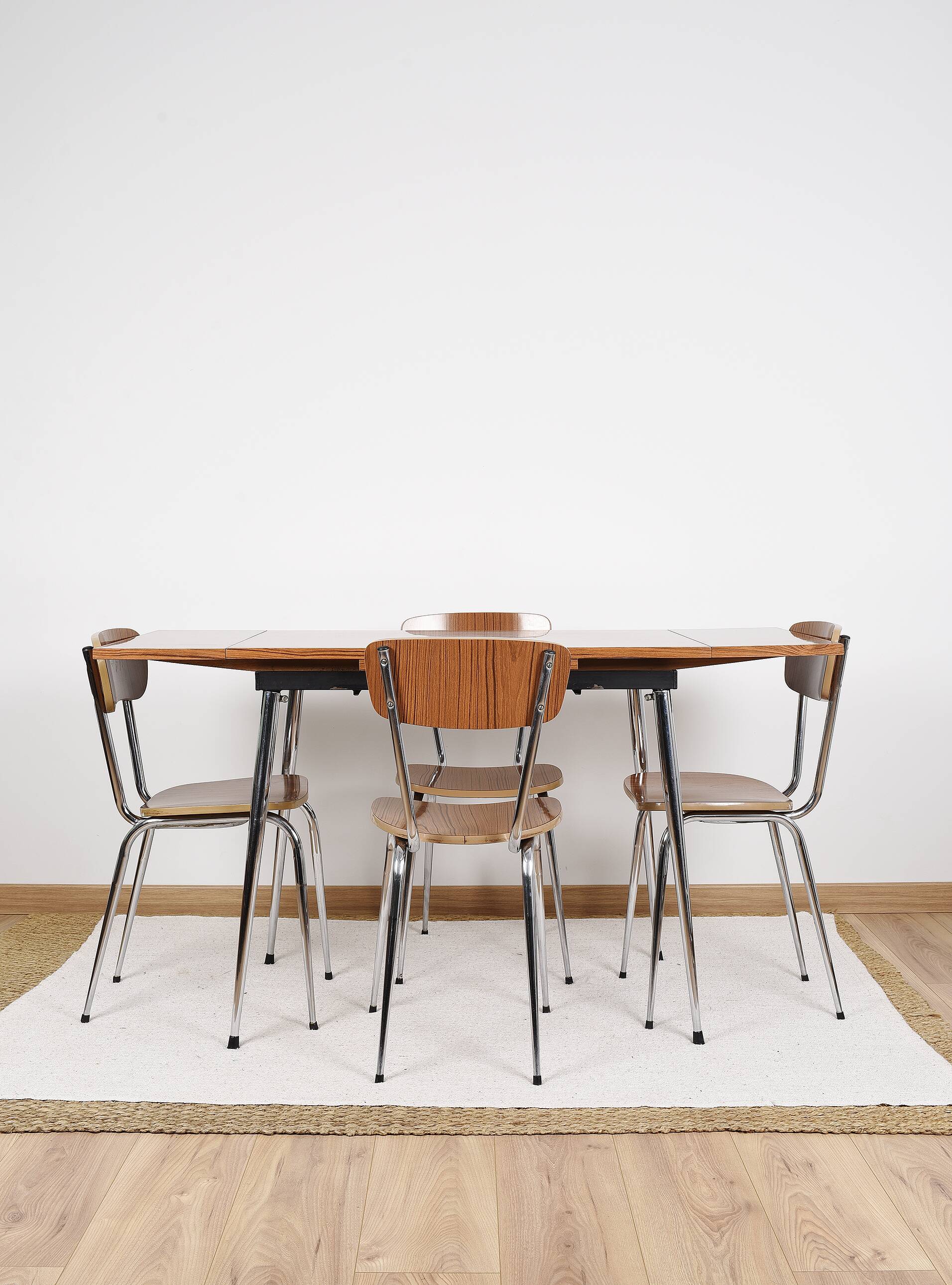 Formica extending table with 4 chairs, set, vintage from the 70s.