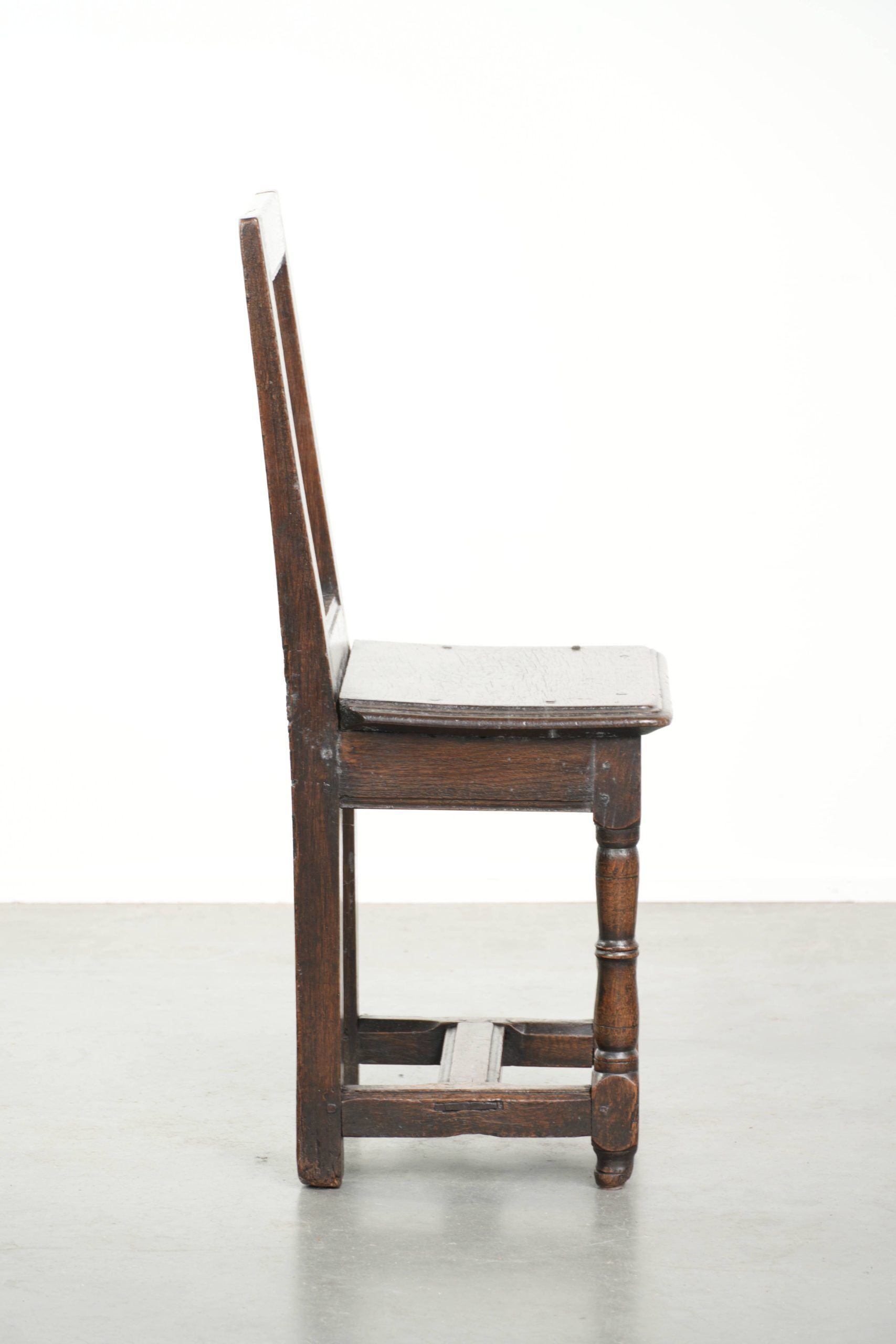 Chaise antique lorraine du XVIIIe siècle en chêne