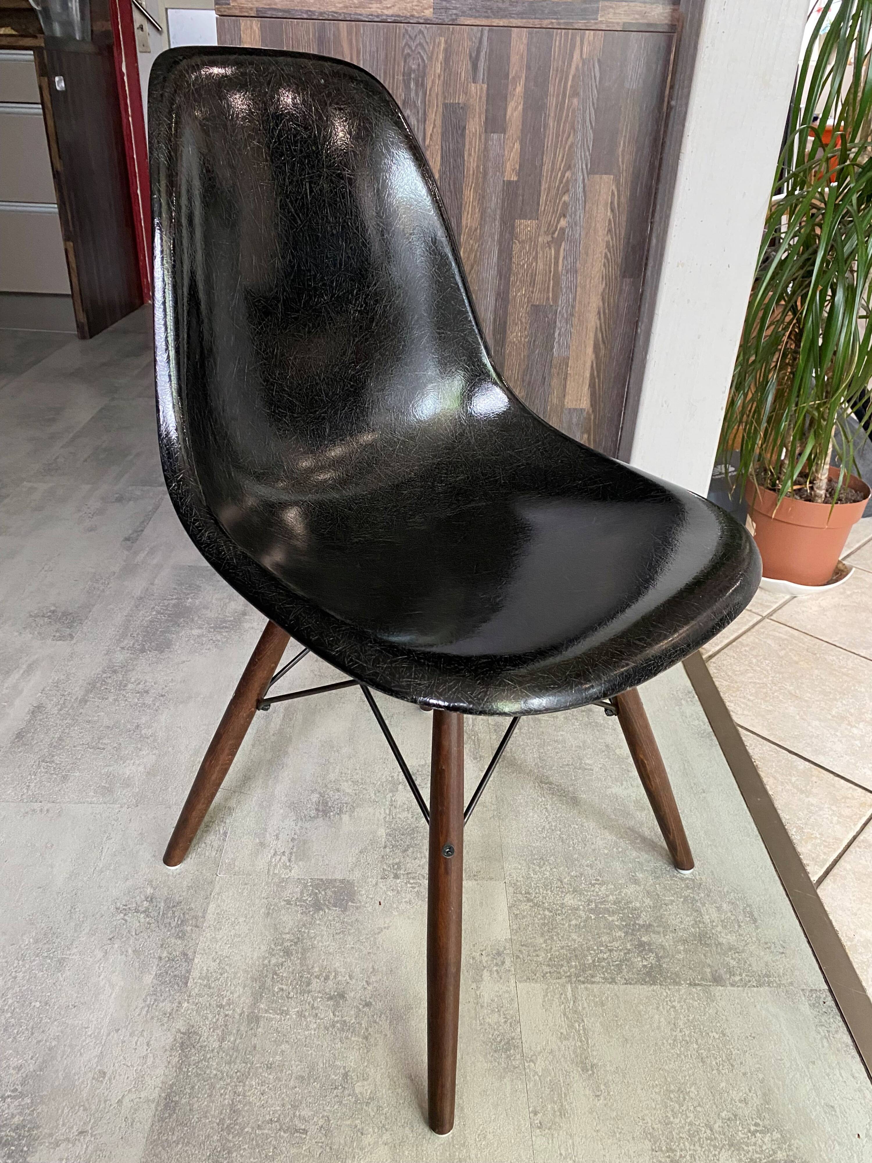 DSW chair, black fiber, black dowel, walnut, Eames, Herman Miller, vintage 1950