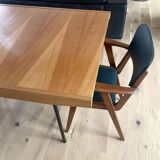 Extendable table designed by Alain Richard