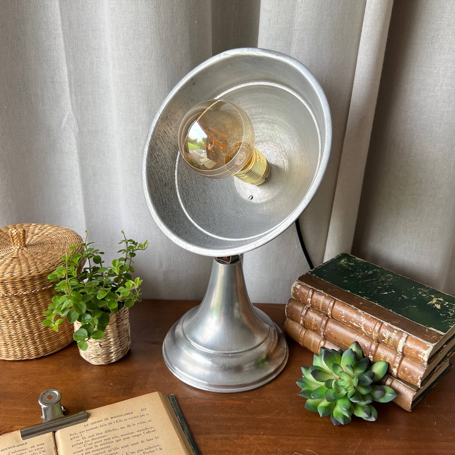 Industrial aluminum lamp