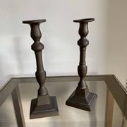 Paire de bougeoirs en laiton
