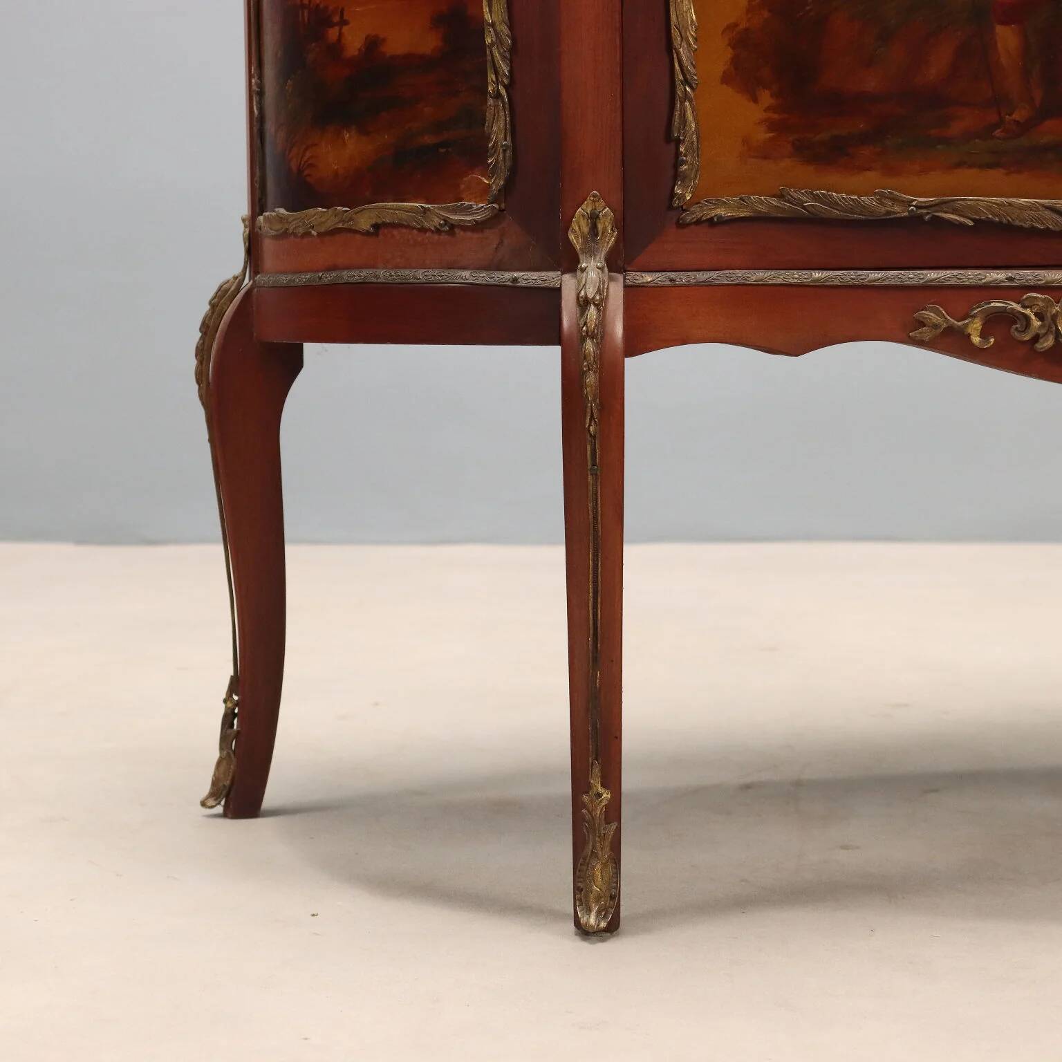 Antique baroque-style display cabinet in mahogany and bronze, Italy, 20th century.