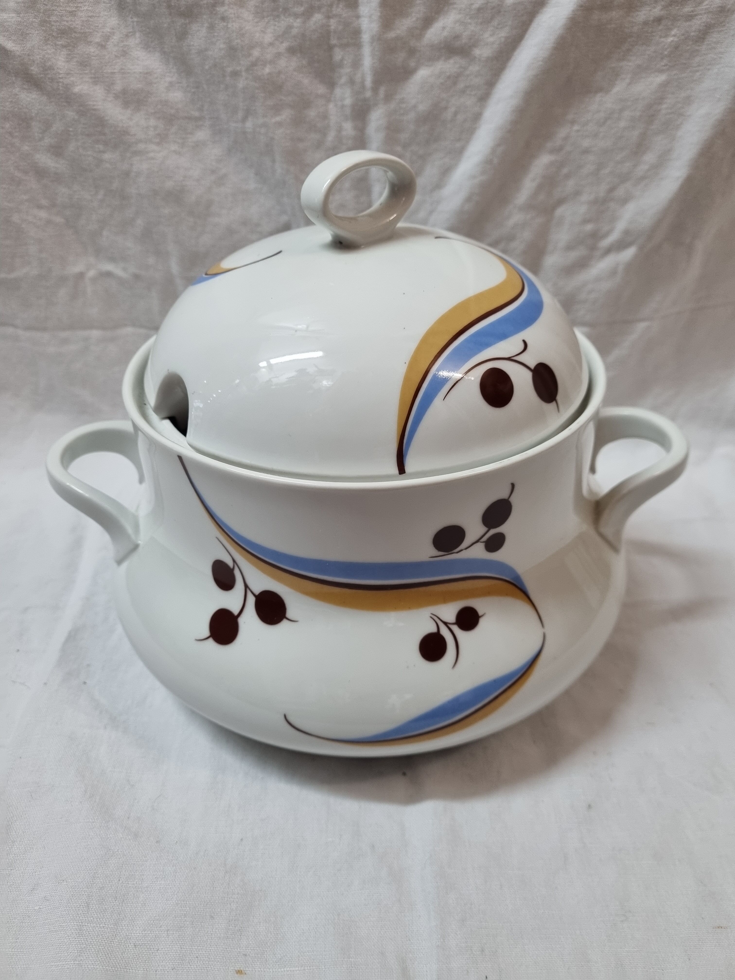 Bavaria porcelain tureen, 1970