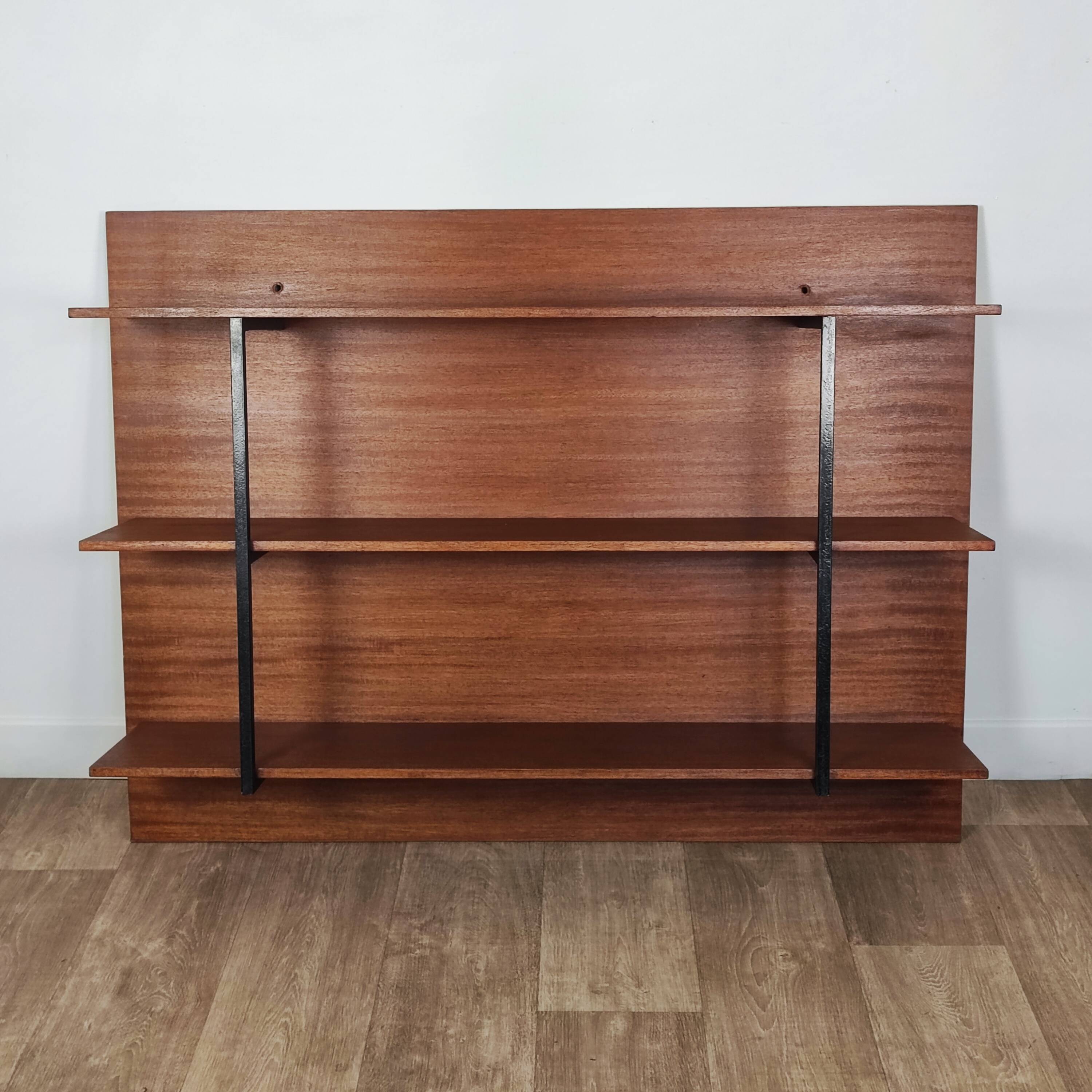 Wall shelf/bookcase