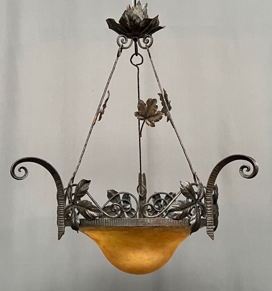 Muller Frères Lunéville (1895 - 1933). Art Nouveau style chandelier.