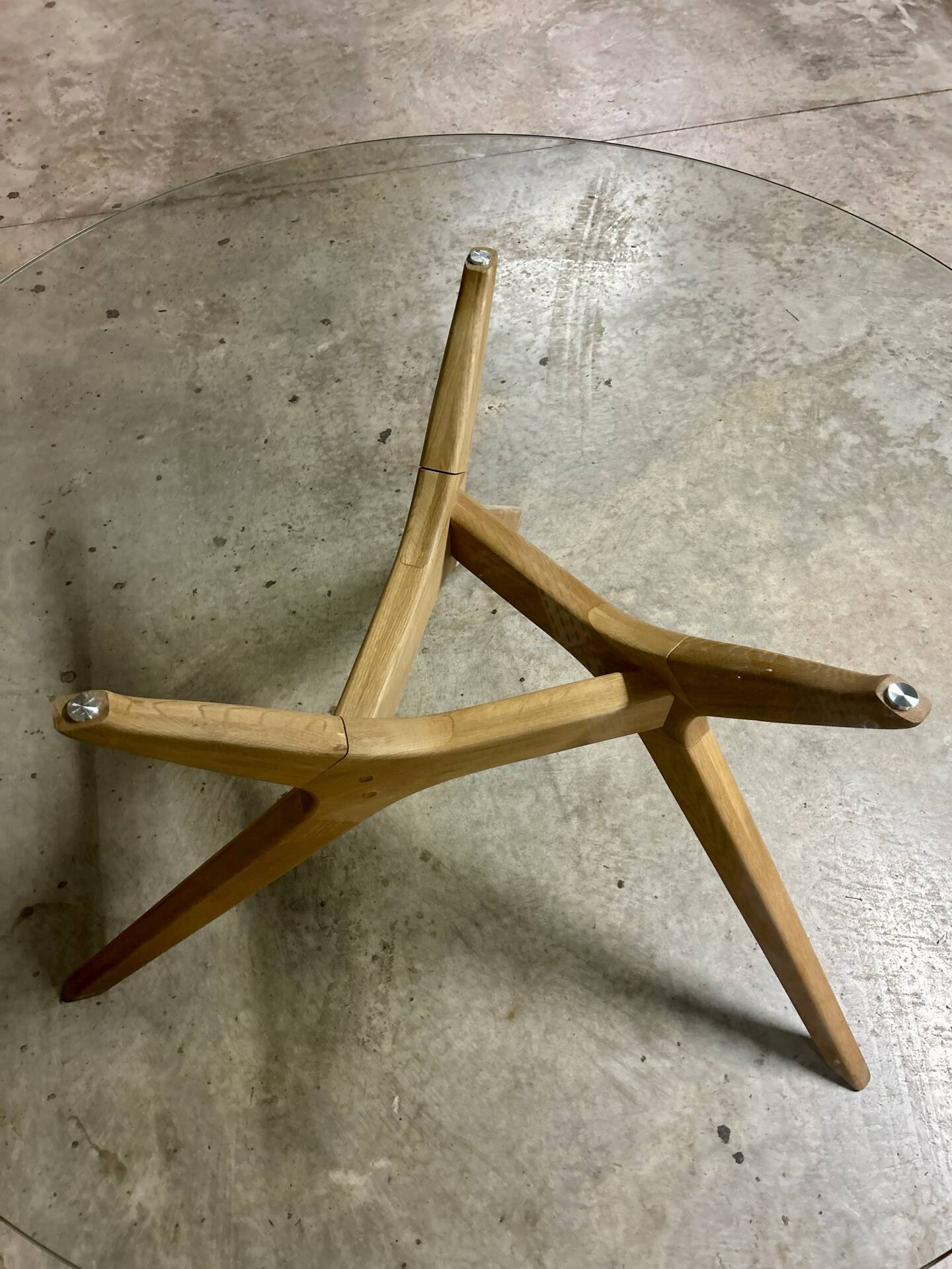 Table en bois et verre AMPM 130 cm