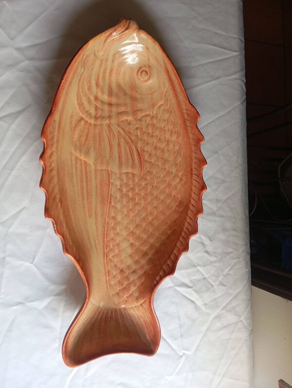Plat a poisson en faience de vallauris
