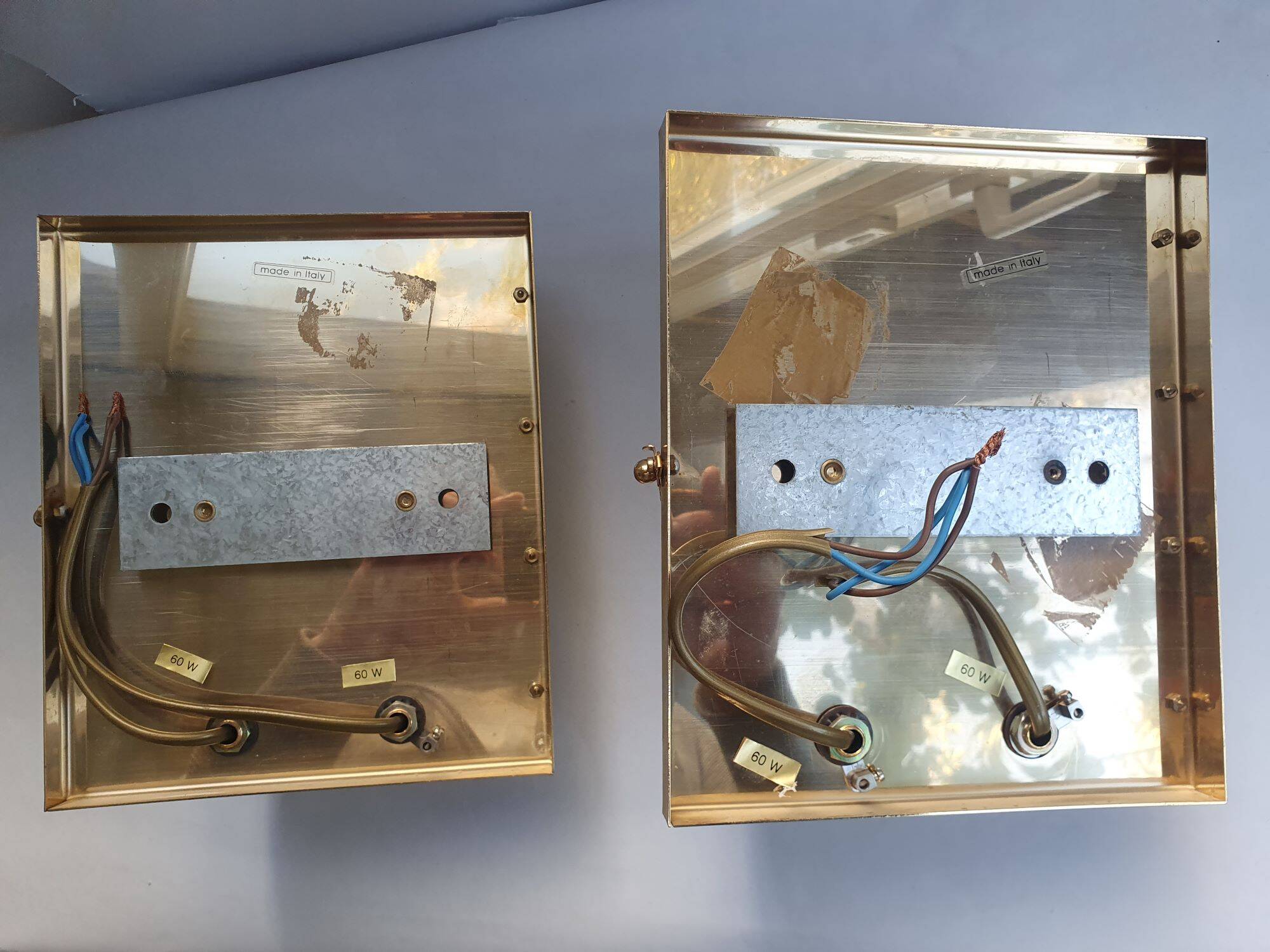 Pair of wall sconces in gold-plated brass with bevelled glass, Italian.