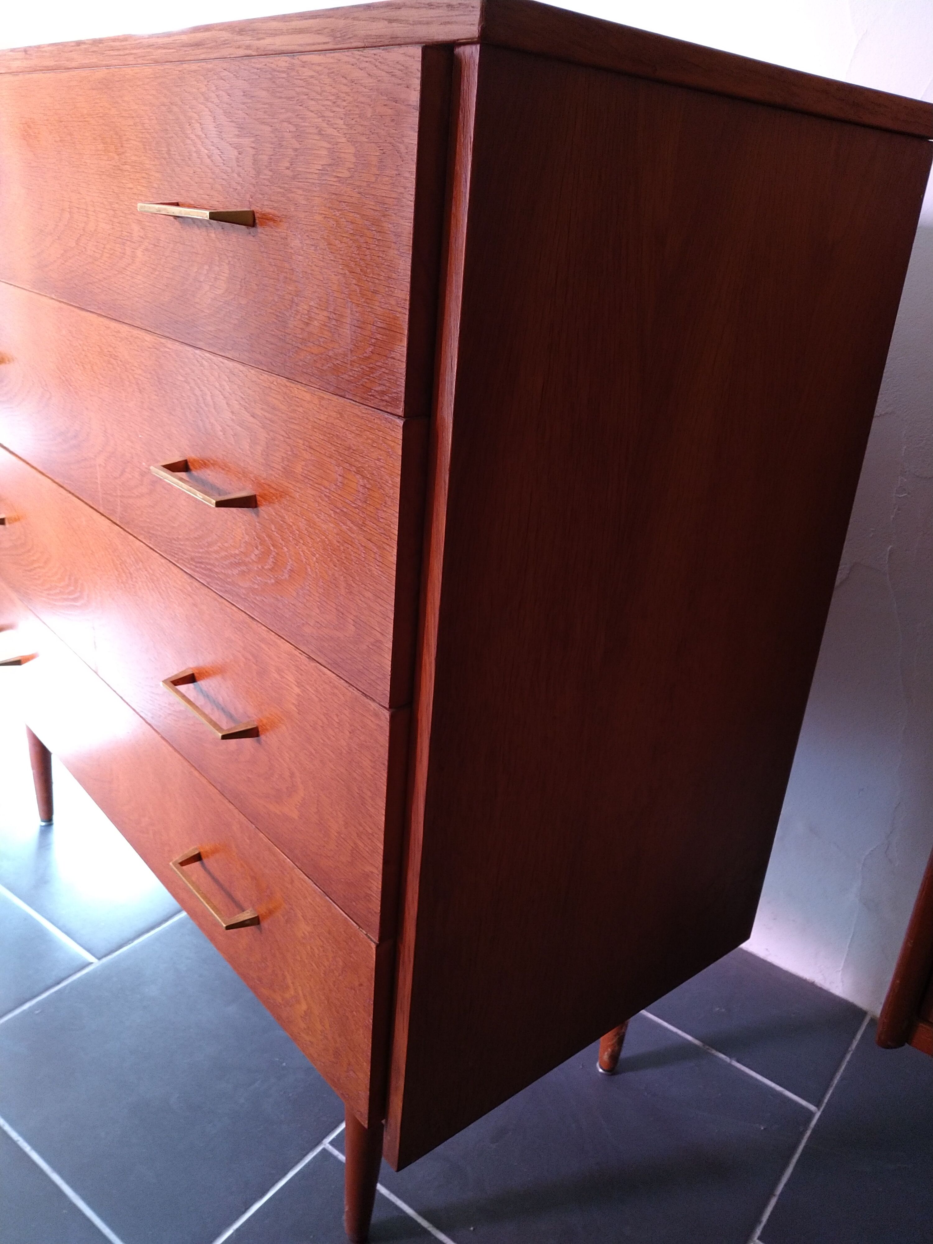 Commode vintage pieds compas