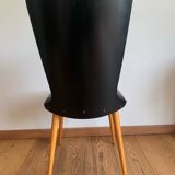 Chaise noire pieds compas