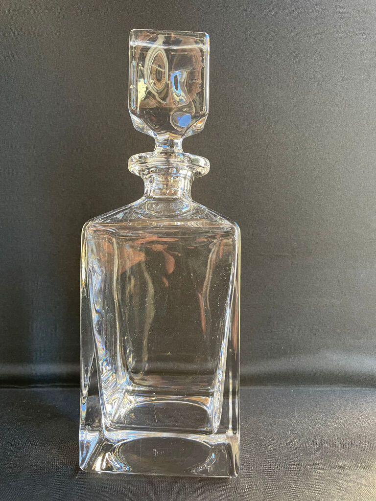 Whisky decanter in blown and cut crystal