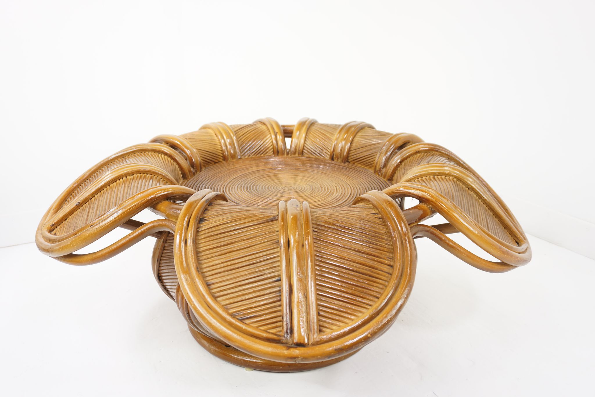 60s Italian design flower coffee table in rattan and glass marquetry