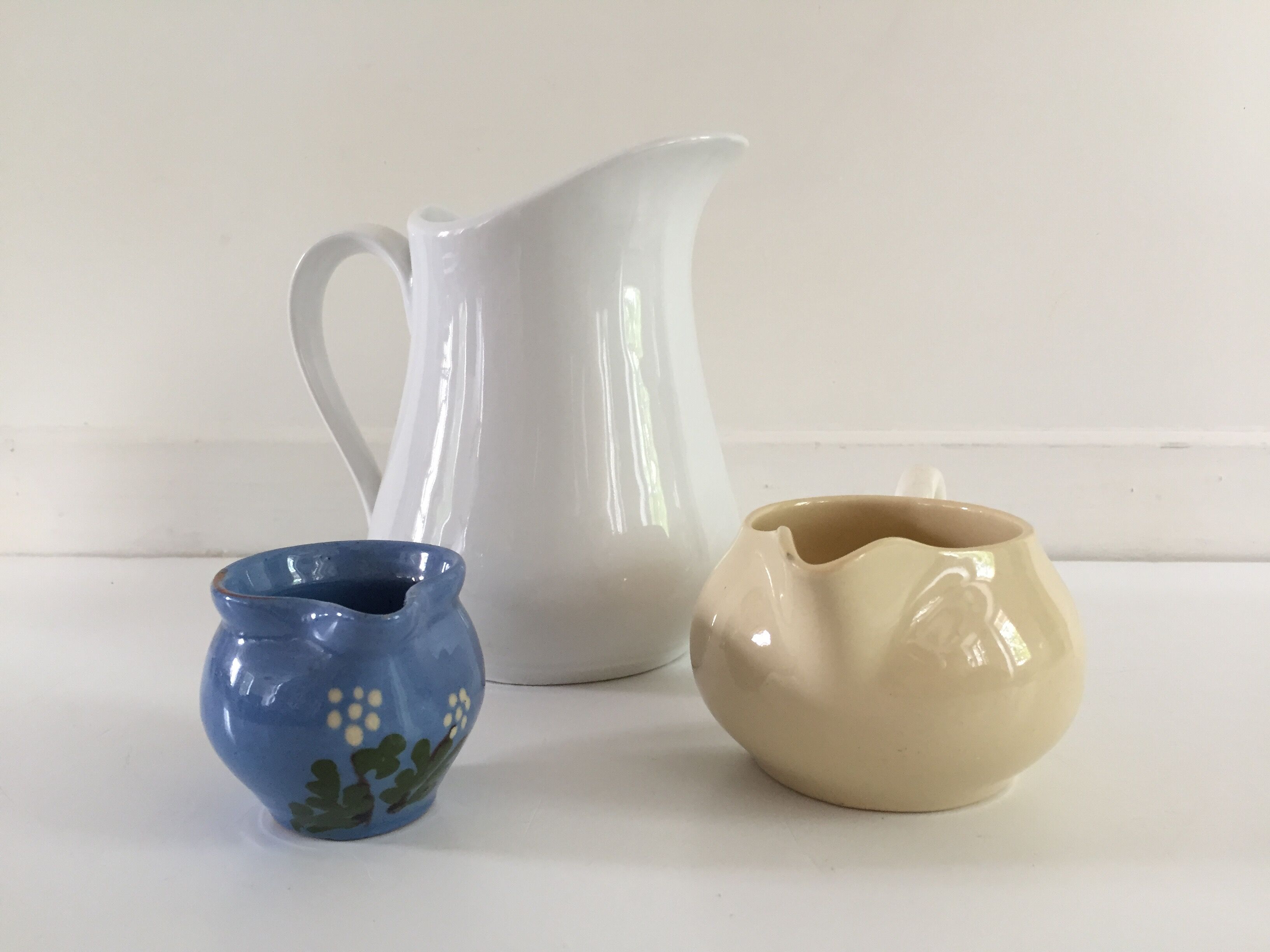 Set of 3 vintage pastels ceramic pitchers