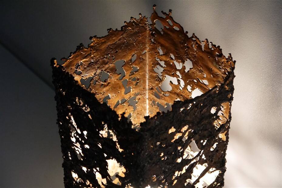 Finnish lamp by Aimo Tukiainen in carved copper 1970
