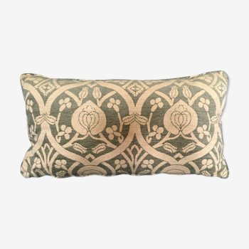 Decorative pillow case in velvet with ottoman turkish 16th century motifs