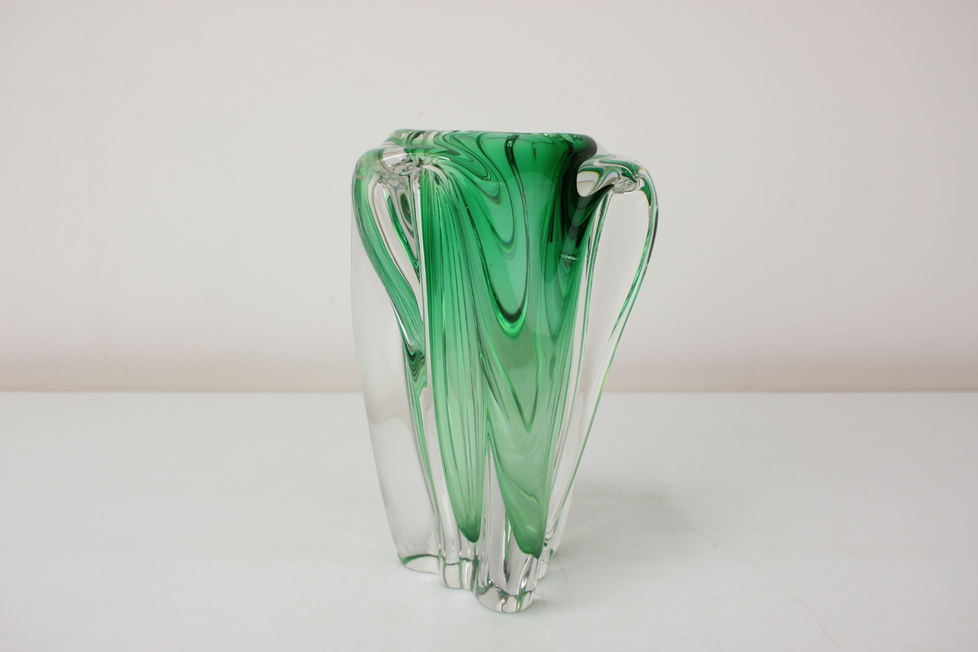 Vase en verre du milieu du siècle conçu par Josef Hospodka, années 1960