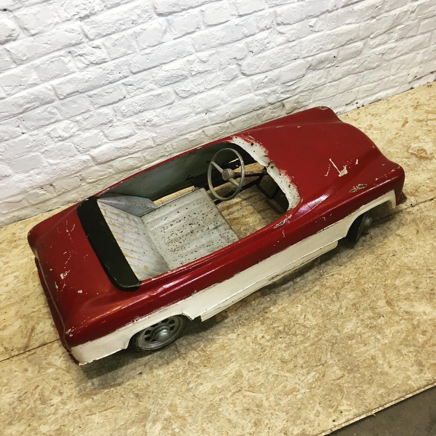 Chrysler pedal car from Judez