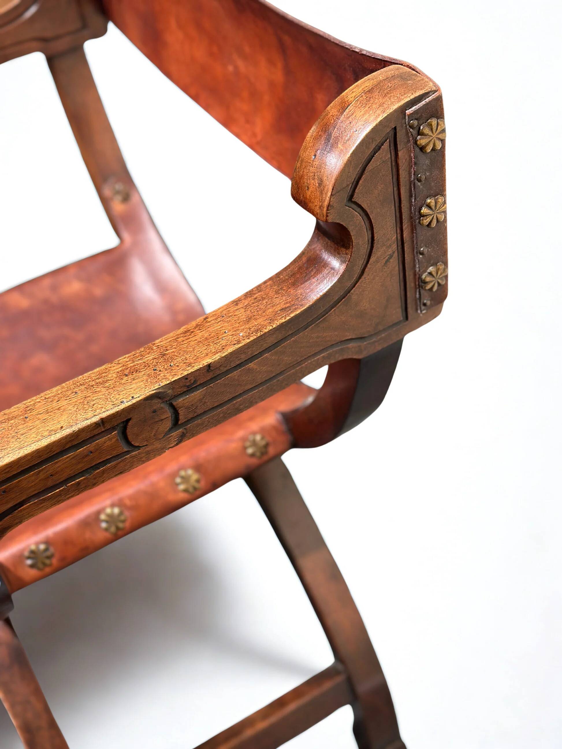 Chaise trône Savonarole française antique