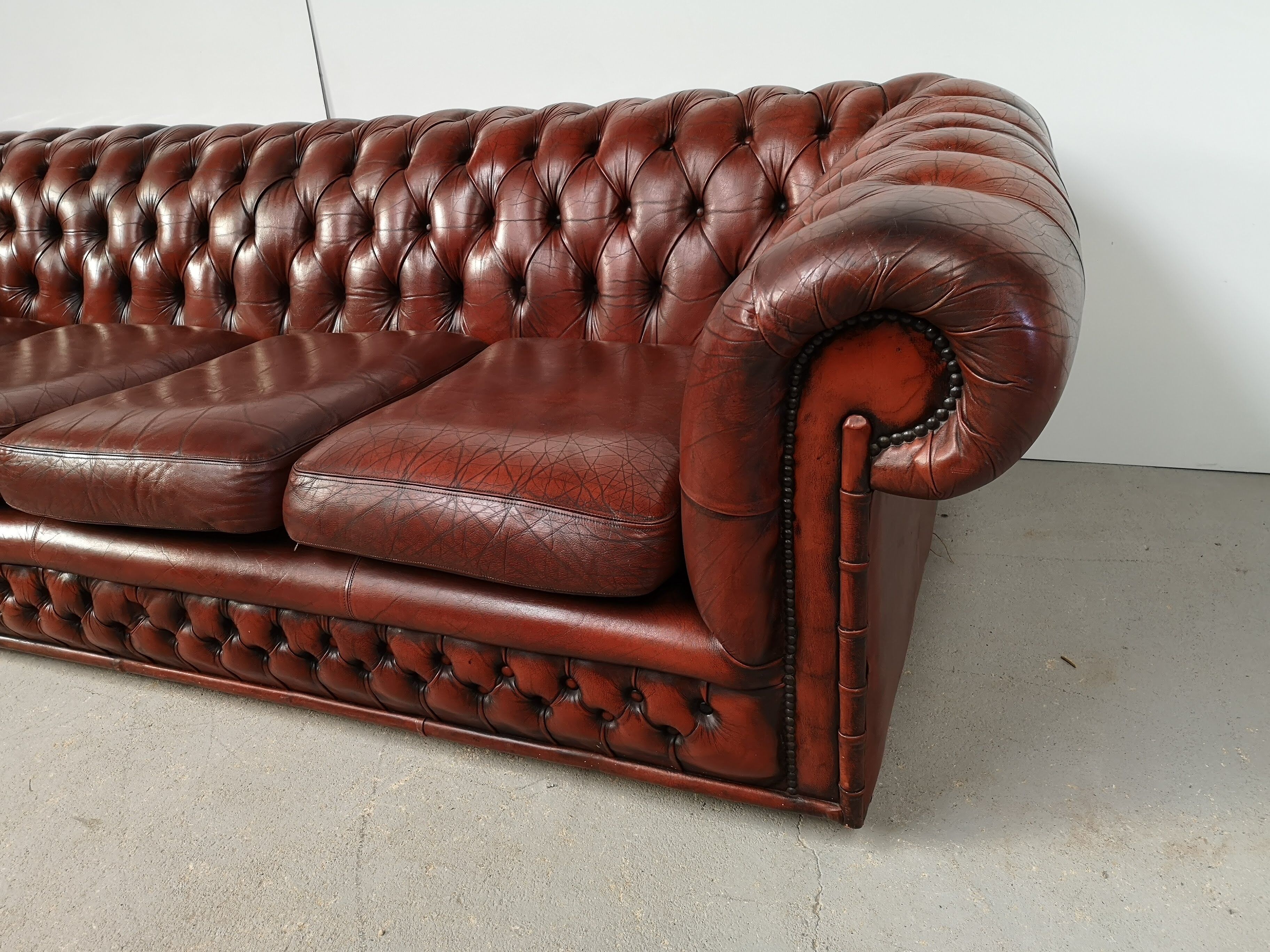 Sofa chesterfield brown leather four seats