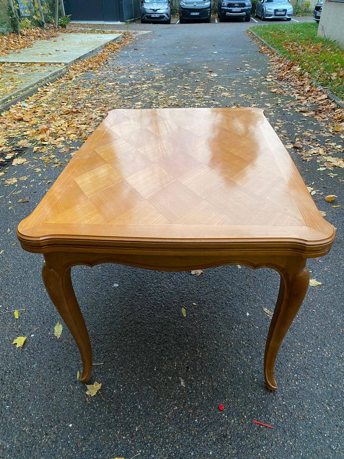 Table à manger rectangulaire extensible Louis XV en bois massif 220cm