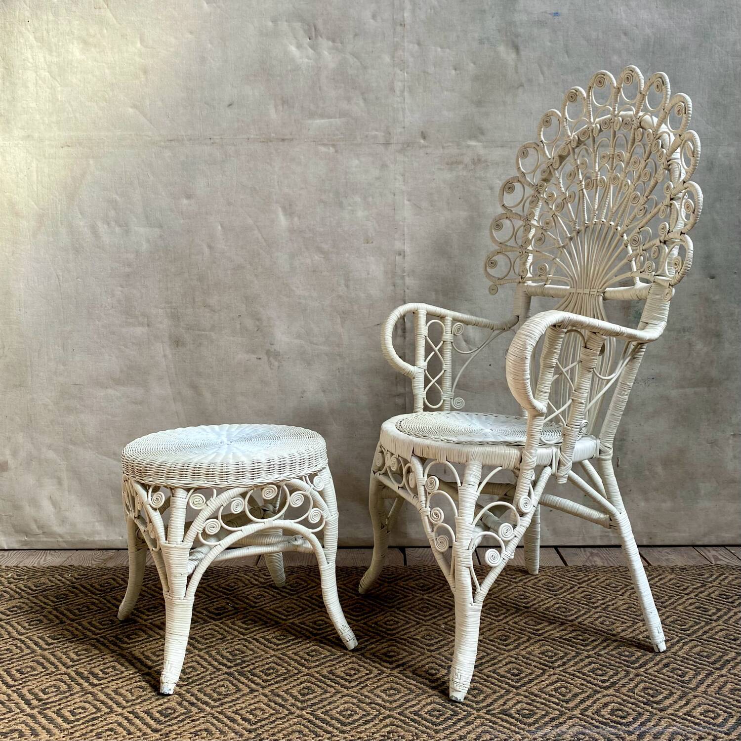 Armchair + footrest Emmanuelle