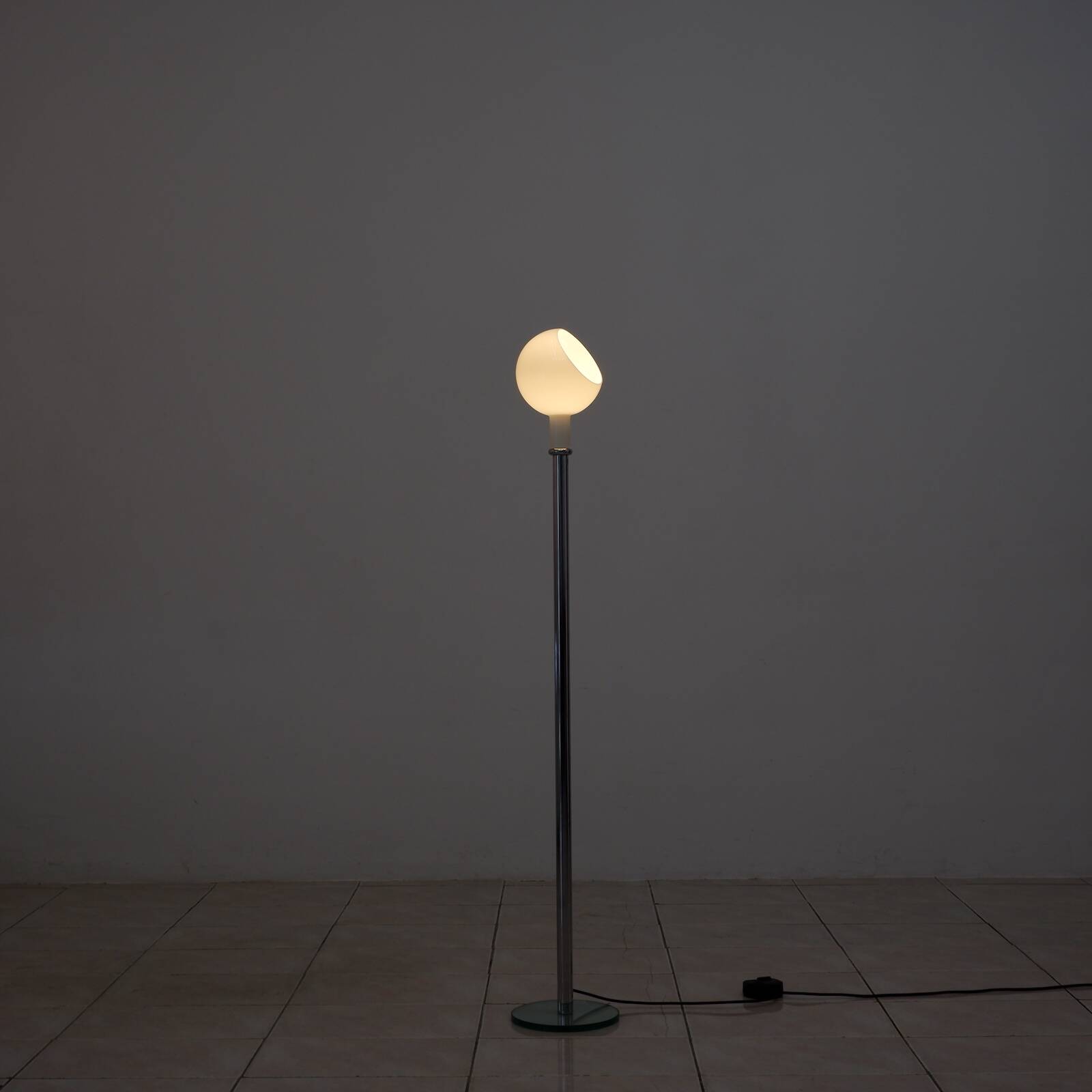 „Parola“ floor lamp by Gae Aulenti for Fontana Arte – special edition