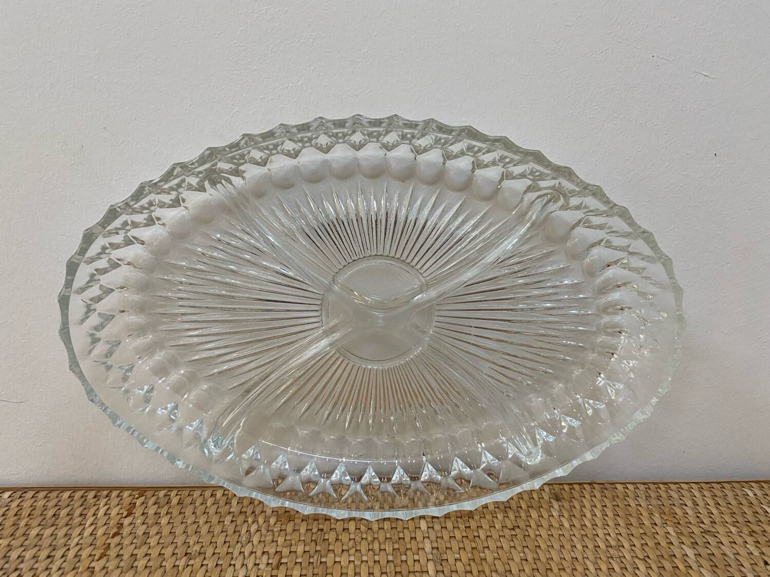 Plat serviteur ovale vintage en verre ciselé