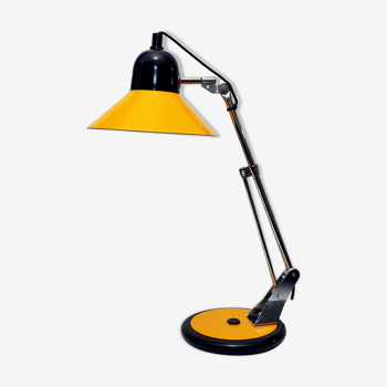 Lampe de bureau Aluminor vintage année 70 en métal laqué jaune orangé et noir. Bon état.