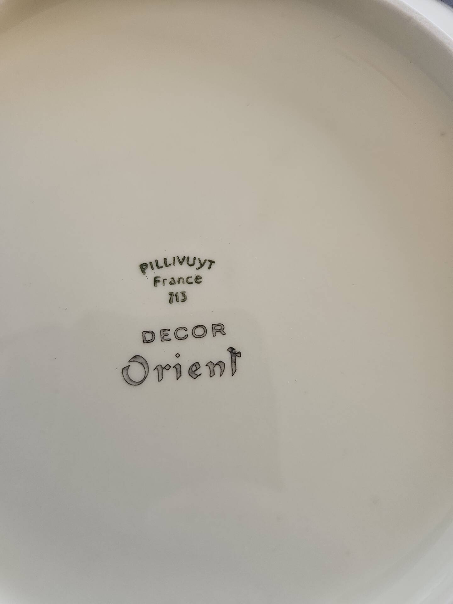 1 assiette creuse en porcelaine Pillivuyt – Modèle Orient – F