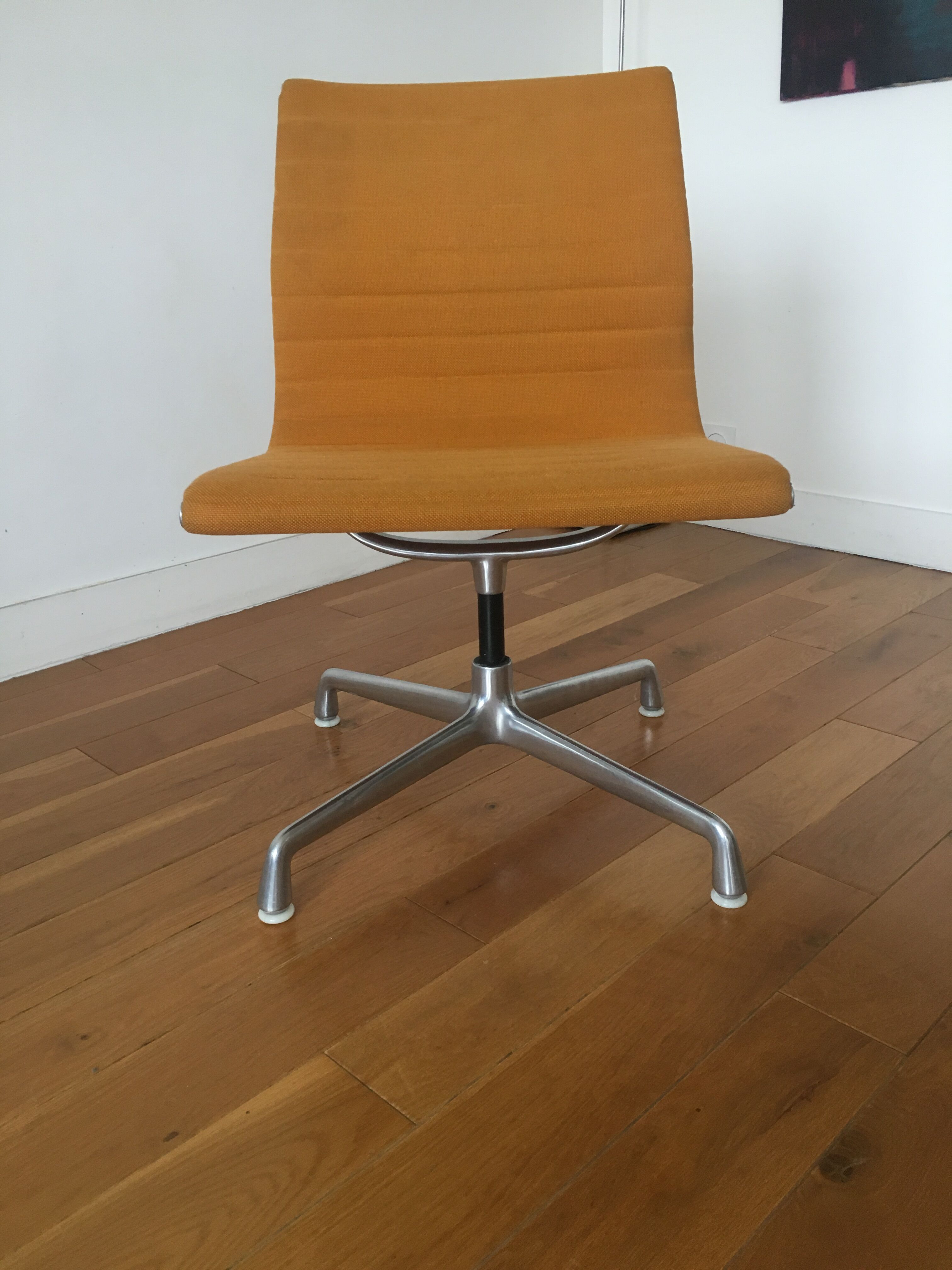 EA105 chair by Charles & Ray Eames, Herman Miller edition