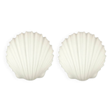Paire de grands appliques murales en verre opalin en forme de coquillage de Limburg, années 1970.