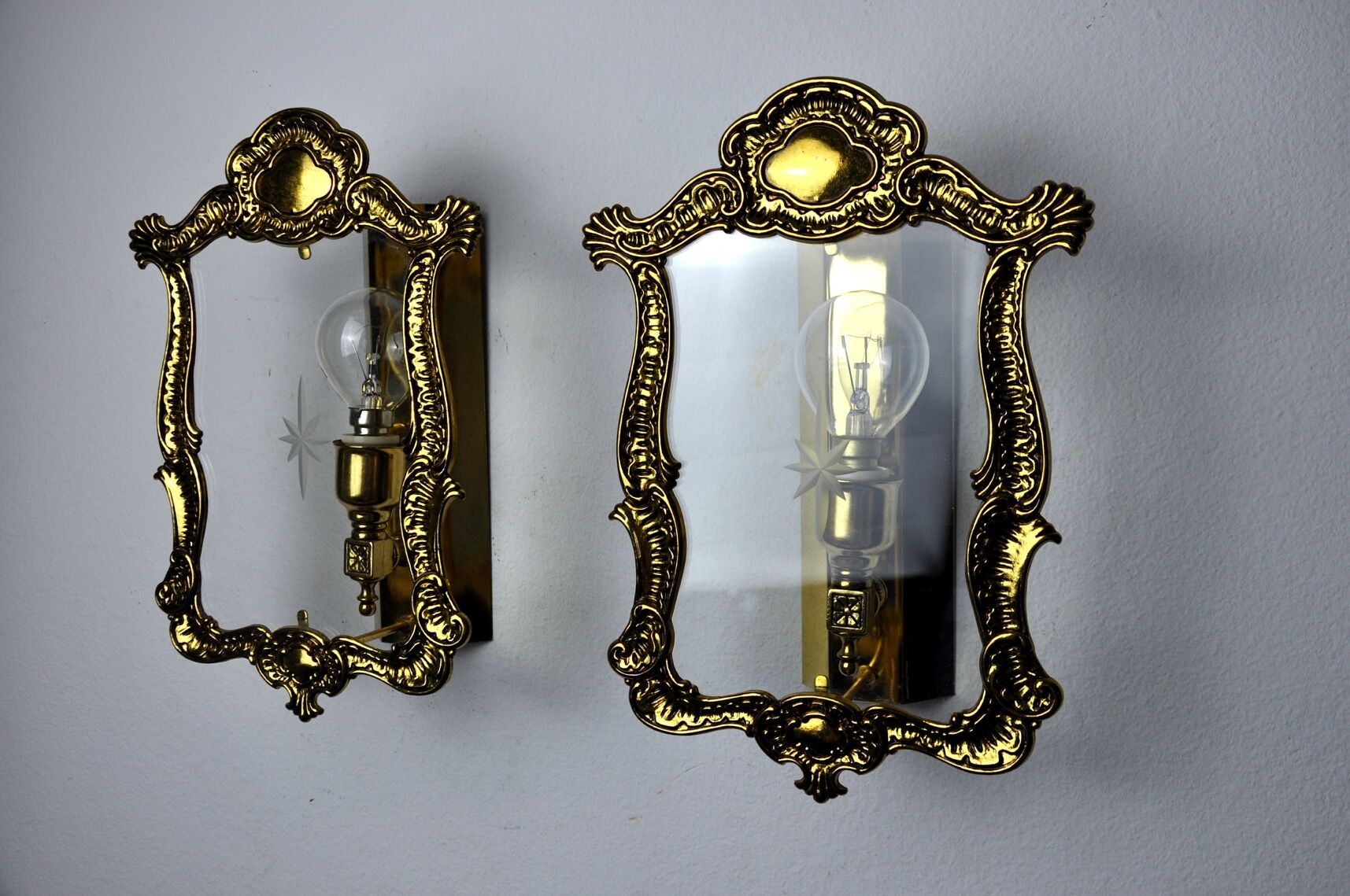 Regency sconces pair, cut glass, Italy, 1980