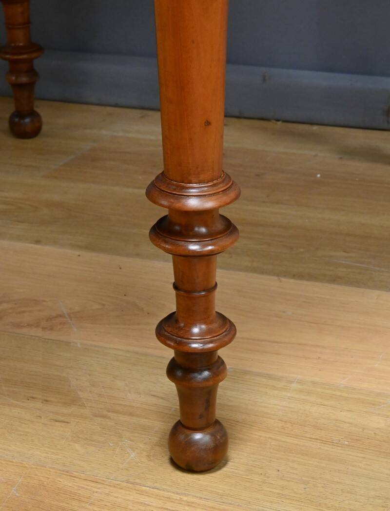 Table for 4 to 10 people with cherry wood extensions, Louis Philippe style – Late 11th century