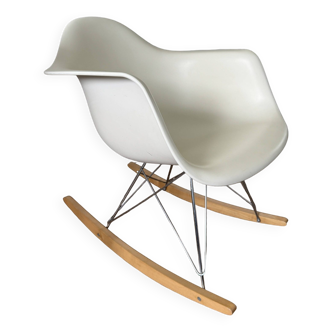 Eames Plastic Armchair RE RAR