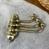 Coat hook with three-pronged folding hooks in brass