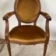 Paire de fauteuils médaillon en bois et velours