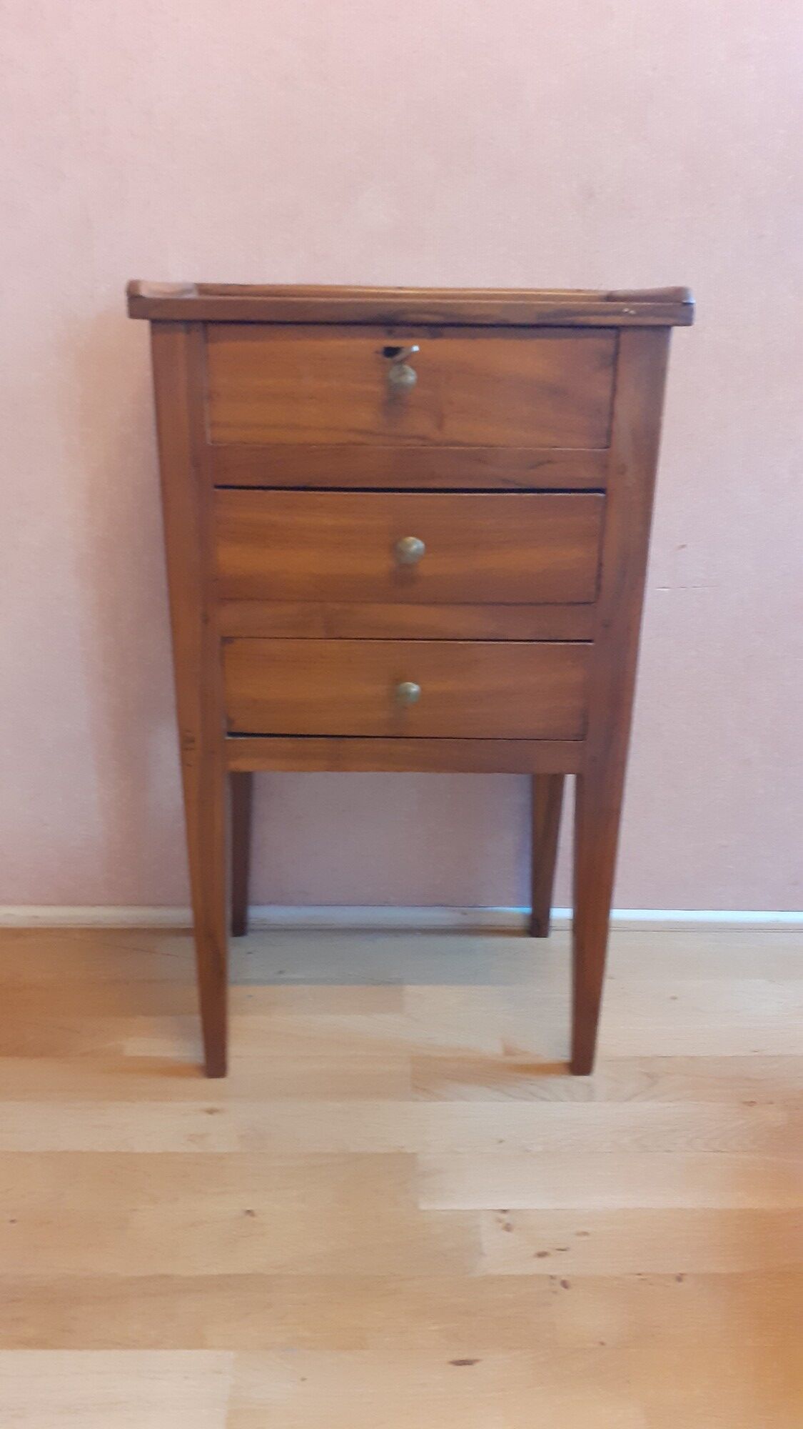 Piece of furniture in blond walnut, 3 drawers, very good condition