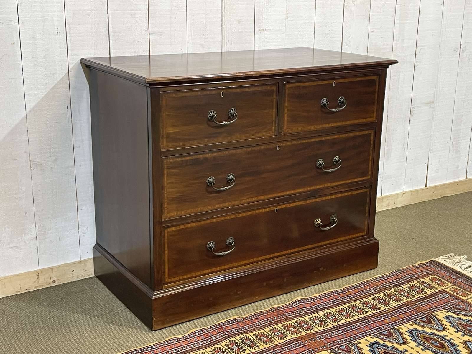 Commode anglaise début XXème en acajou