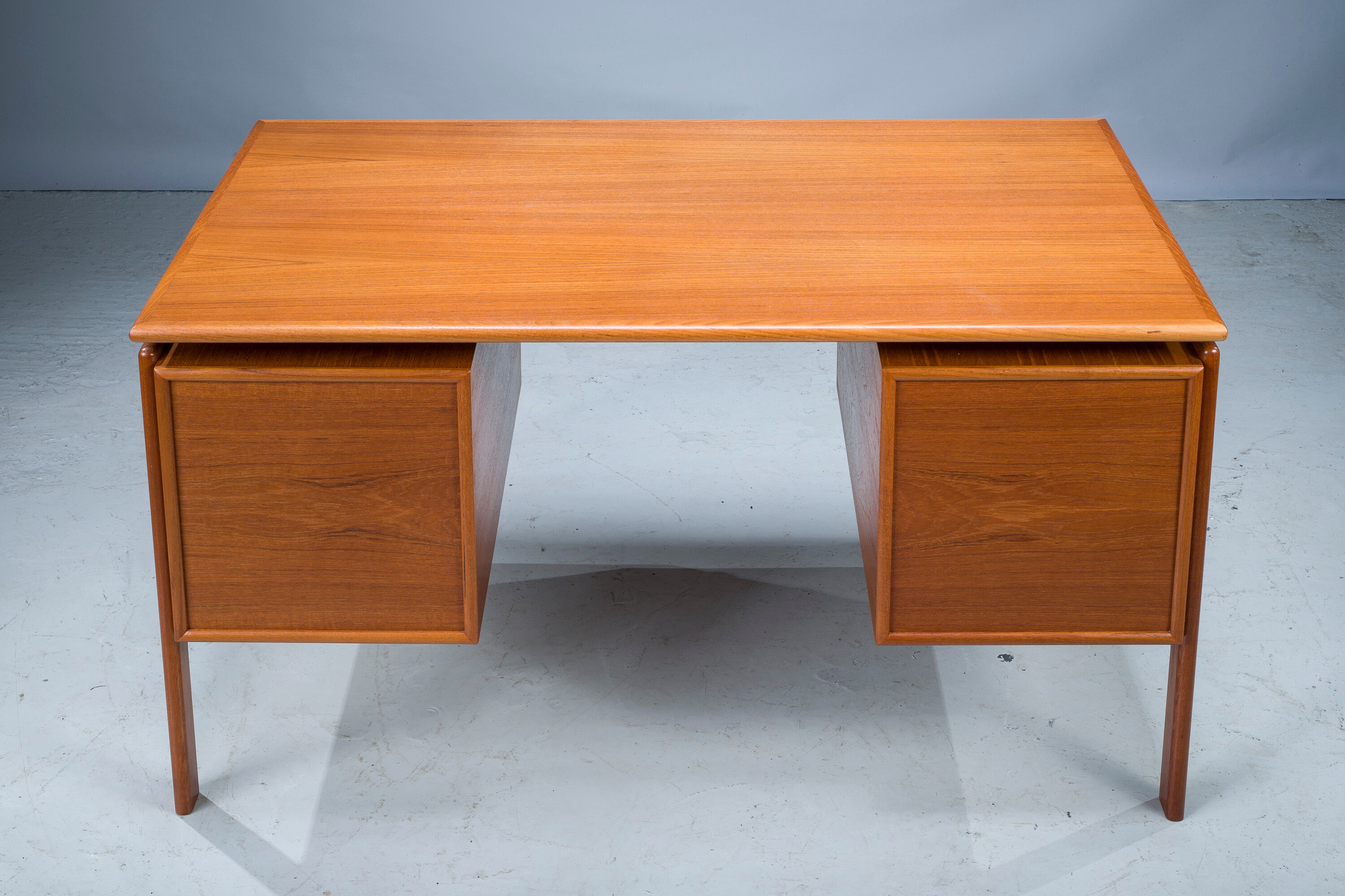 Mid-century teak freestanding desk from GV Møbler, 1960s